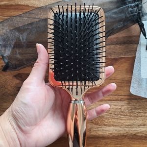 Aria Luxe Chrome Detangling Brush